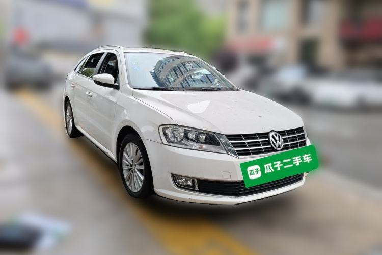 Used Volkswagen Gran Lavida 2014 1.6L Automatic Sport Edition Front Right 45 Deg