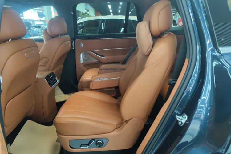 Used Hima AITO M8 2025 Model Pure Electric Max+ Six-Seat Four-Wheel-Drive Version