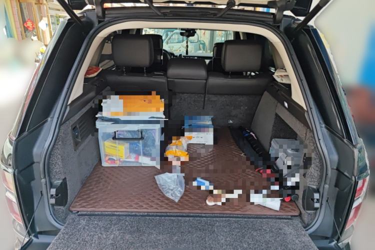 Used Land Rover Range 2022 3.0 L6 400 PS Classic Extended Version Trunk