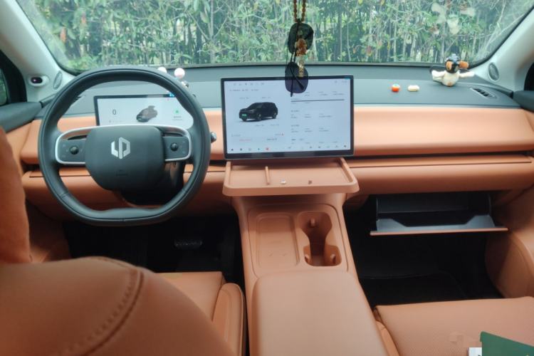 Used Leapmotor C16 2024 Range-Extended 200 Luxury Edition Center Console