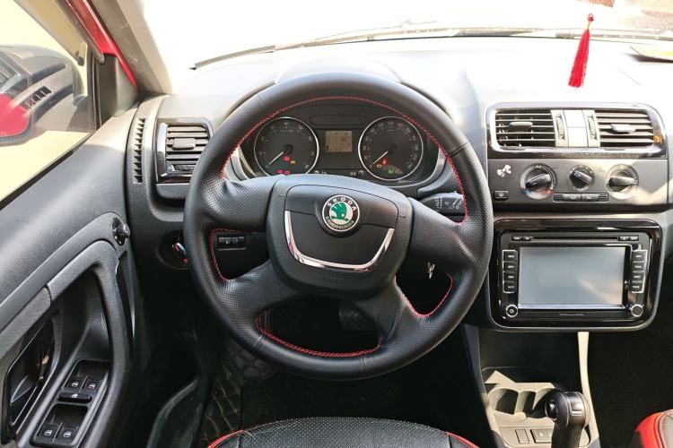 Used Skoda Fabia 2012 1.6L Automatic Cool Black Edition Steering Wheel
