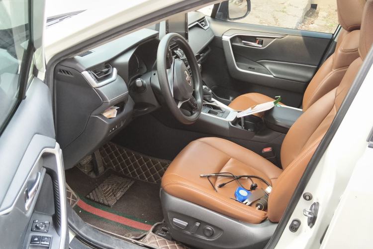 Used Toyota RAV4 2020 Dual-Engine 2.5L E-CVT Two-Wheel Drive Elite Edition Left Front Seat