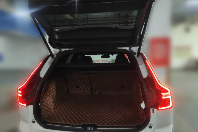 Used Volvo XC60 2022 B5 4x4 Smart Luxury Edition Trunk