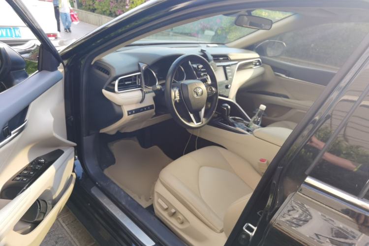 Used Toyota Camry 2018 2.0G Luxury Edition
