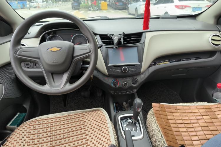 Used Chevrolet Sail 2015 Sail 3 1.3L AMT Ideal Edition Center Console