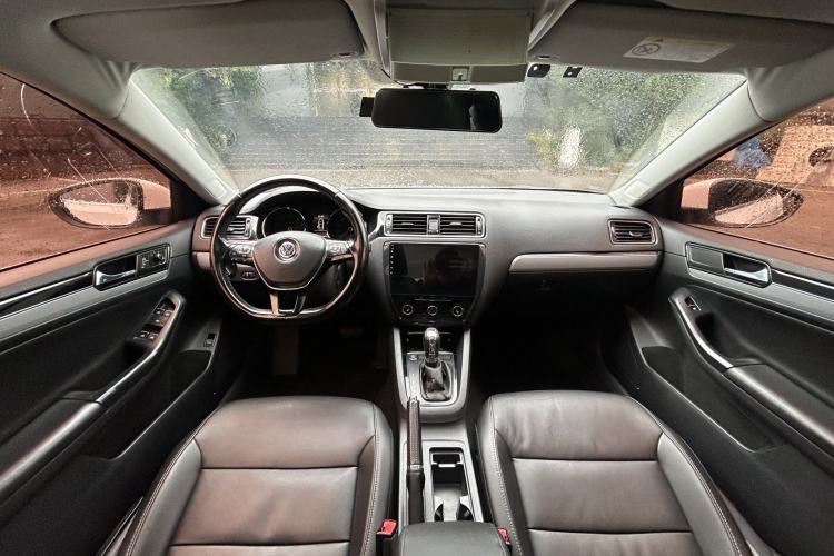 Used Volkswagen Sagitar 2017 180TSI Automatic Luxury Edition