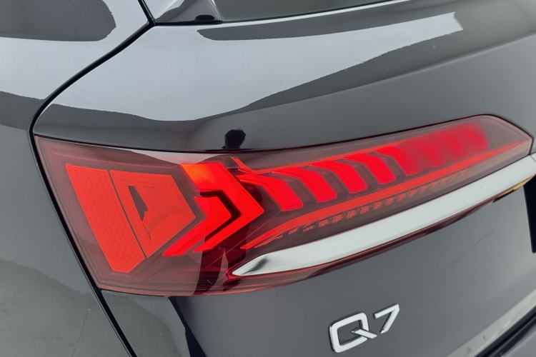 Used Audi Q7 2021 55 TFSI quattro S line Sport model Exterior 5