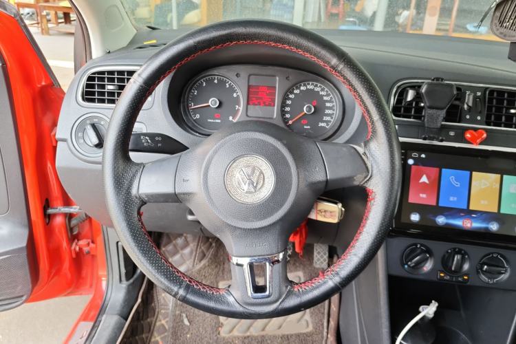 Used Volkswagen Polo 2011 1.4L Manual ZhiShang Edition Steering Wheel