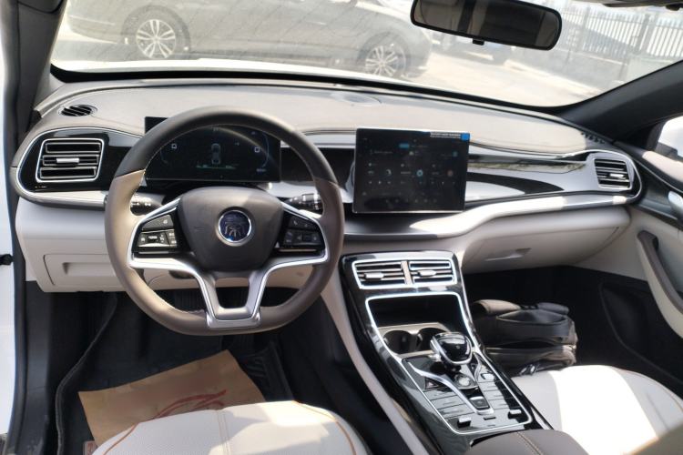 Used BYD Qin PLUS 2023 Champion Edition EV 510KM Leading Model Center Console