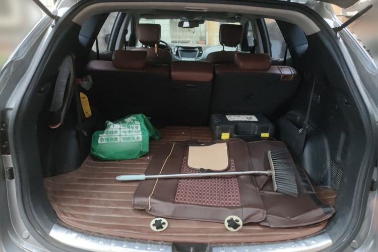 Used Hyundai Santa Fe 2013 2.0T Automatic All-Wheel Drive Top Trim Trunk