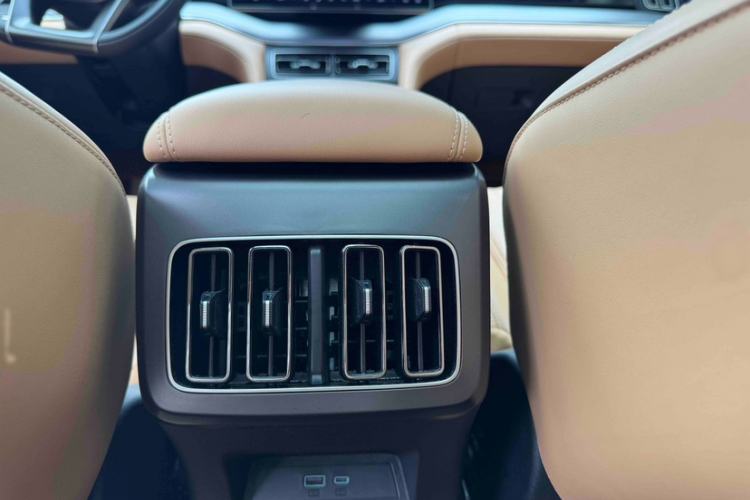 Used BYD Song L DM-i 2024 160 km Excellence Version Interior 11