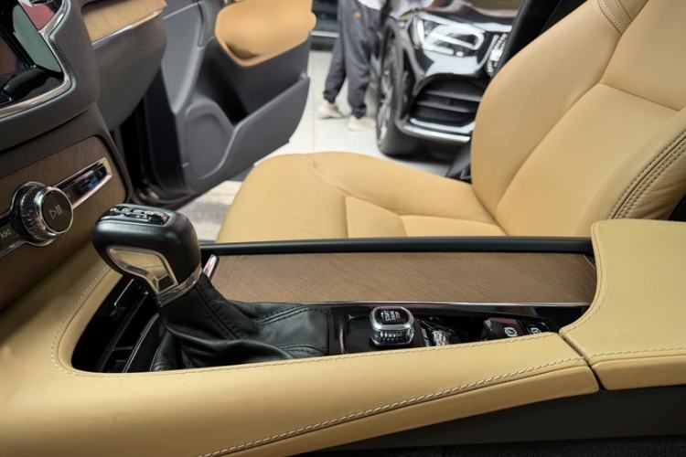 Used Volvo XC90 2018 T6 Zhiya Edition 7-seater Gear Lever