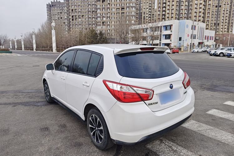 Used Venucia R50 2015 1.6L Manual Fashion Edition
