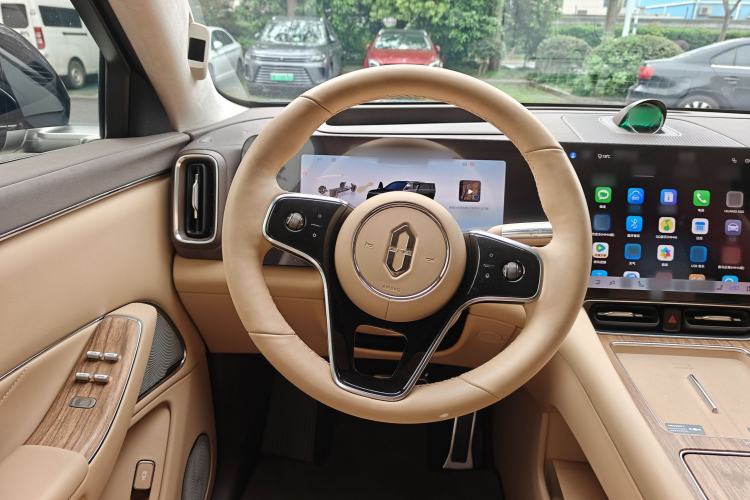 Used Hima AITO M8 2025 Extended-Range Max+ Version 53.4 kWh 5-Seater Edition Steering Wheel