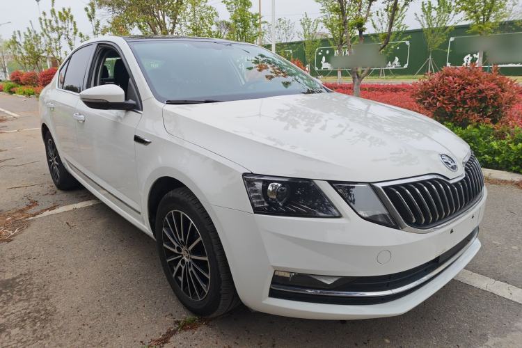 Used Skoda Octavia 2018 TSI230 DSG Luxury Edition Front Right 45 Deg