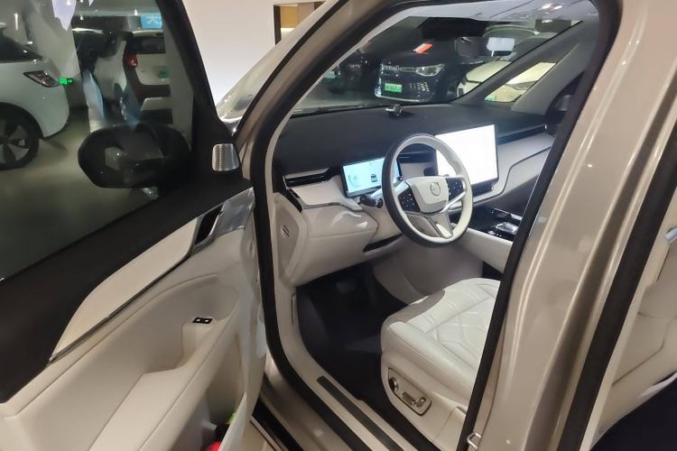 Used Volvo EM90 2025 Ultra Six-Seater