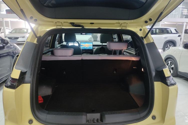 Used AION Y 2023 Younger Star Edition Trunk