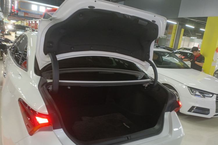 Used Toyota Avalon 2019 2.0L XLE Premium Edition China VI