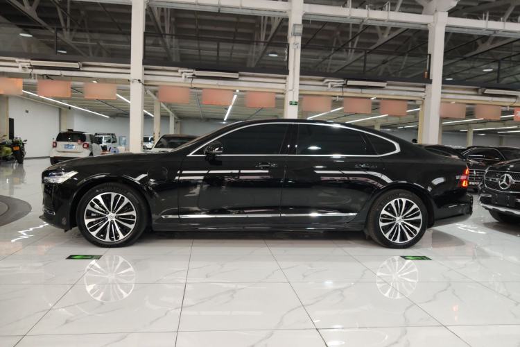 Used Volvo S90 New Energy 2024 Plug-in Hybrid Four-Wheel Drive Long-Range Zhiyi Luxury Edition
