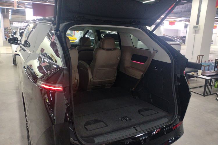 Used XPeng X9 2025 740 Ultra-Long Range Max Trunk