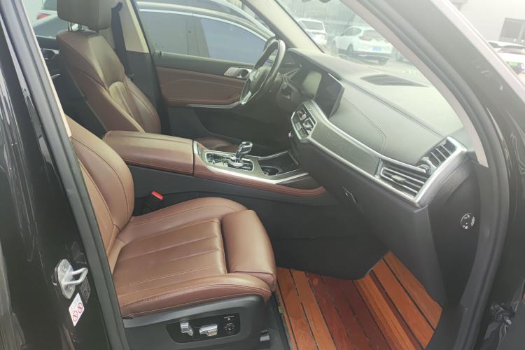 Used BMW X7 2019 xDrive40i Luxury Package with Leading Features
