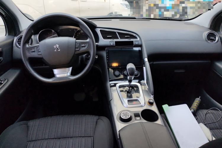 Used Peugeot 3008 2016 1.6THP Automatic Classic Edition Center Console
