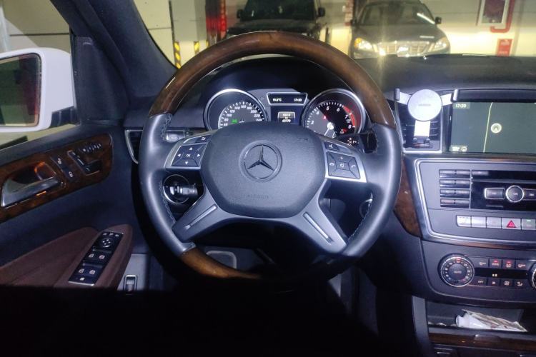 Used Mercedes-Benz M-Class 2014 ML 400 4MATIC Luxury Model
