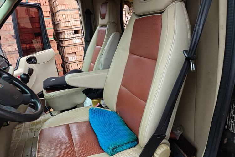 Used Ford Transit Custom 2016 2.2T Long-Wheelbase 9-Seater Mid-Roof Luxury Coach with 135 Horsepower
