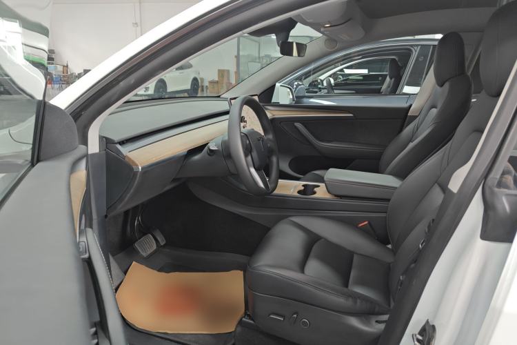 Used Tesla Model Y 2021 Long-Range All-Wheel-Drive Version Left Front Seat