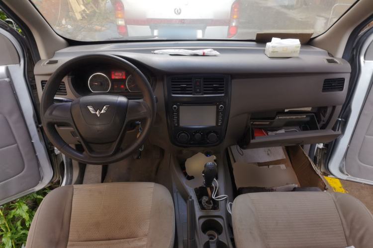 Used Wuling Rongguang V 2015 1.5L Practical Version
