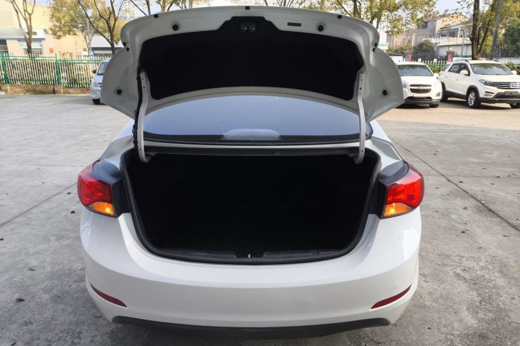 Used Hyundai Elantra (5th Generation / Langdong) 2016 1.6L Automatic Smart Version
