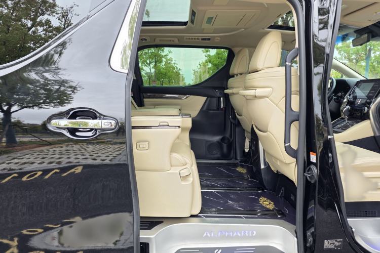 Used Toyota Alphard 2021 Dual-Engine 2.5L Prestige Edition Interior 4