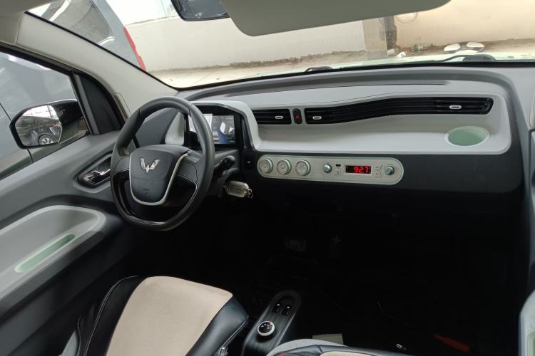 Used Wuling Hongguang MINIEV 2022 Macaron Premium Model – Lithium Iron Phosphate Center Console