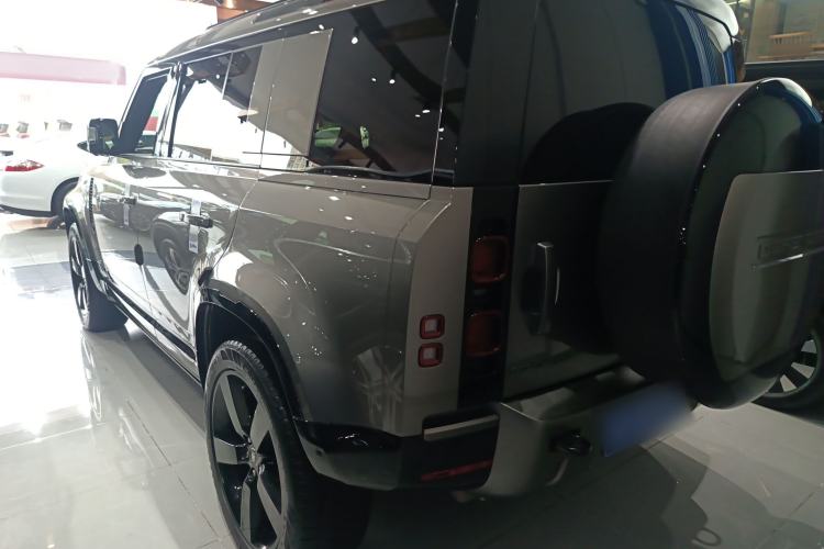 Used Land Rover Defender 2025 110 3.0T P400 – Dynamic HSE Rear Left 45 Deg