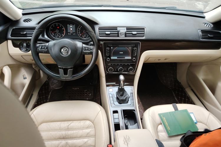 Used Volkswagen Passat 2013 2.0 TSI DSG Prestige Edition Center Console