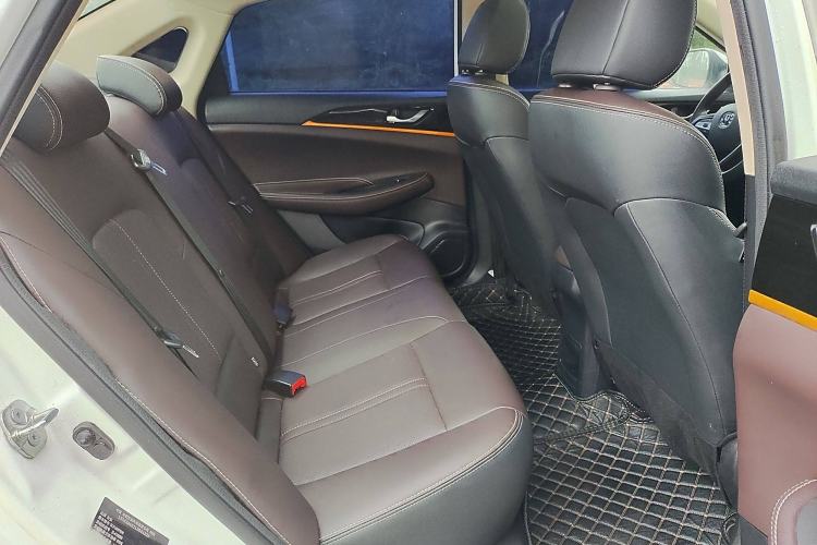 Used CHANGAN Eado DT 2019 1.6L Automatic Smart Enjoyment Model China VI Standard Interior 4