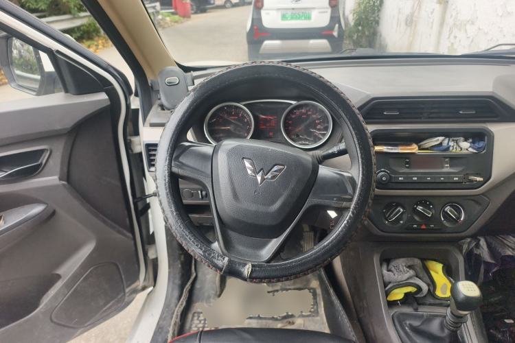 Used Wuling Hongguang 2019 1.5L S Standard Version China VI LAR
