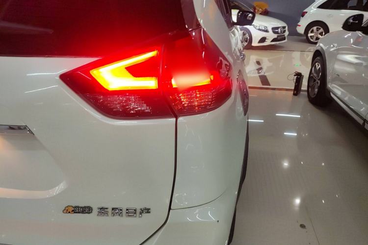 Used Nissan X-Trail 2023 Classic 2.0L Two-Wheel Drive Smart Connect Premium Edition
