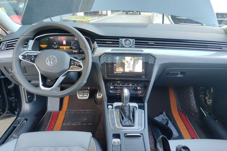 Used Volkswagen Magotan 2023 2 Million Units Limited Edition 330TSI DSG Leading Version Center Console