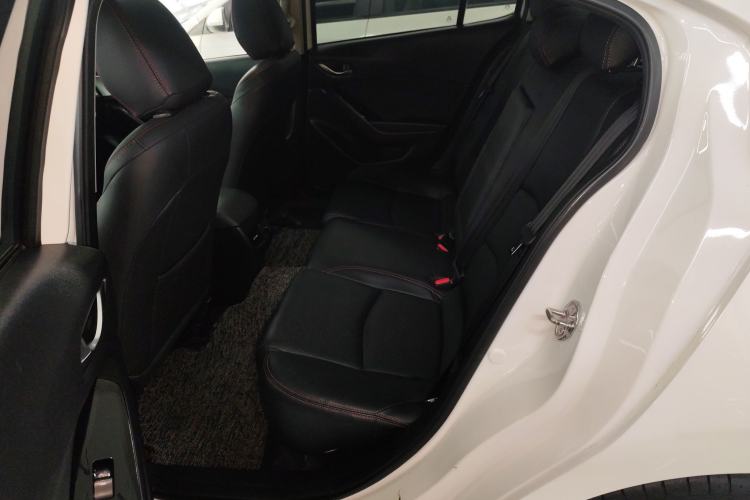 Used Mazda 3 Axela 2019 Cloud-Controlled Sedan 1.5L Automatic Luxury Model China VI Standard Left Rear Seat