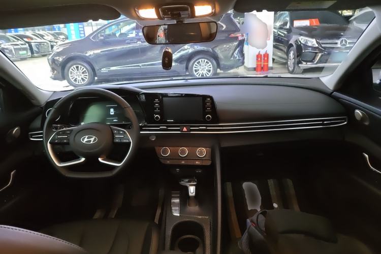 Used Hyundai Elantra 2023 1.5L CVT GLX Elite Edition Center Console
