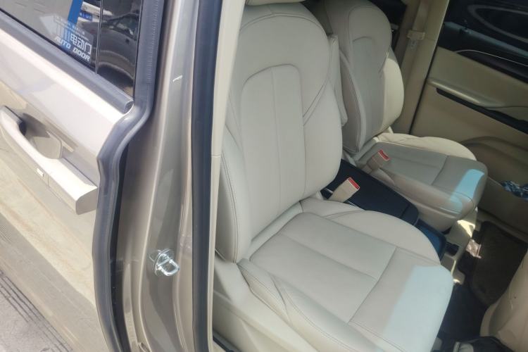 Used Buick GL8 2022 ES Landtrek 653T Luxury Edition