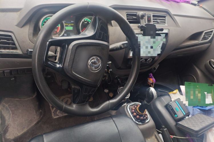 Used Dongfeng Yufeng EM26 2023 Standard Edition 41.472 kWh Henan Lithium Power Center Console