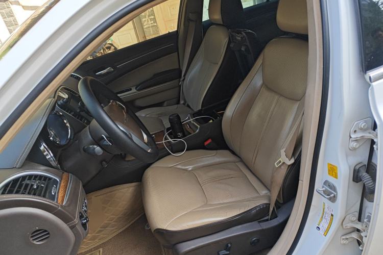 Used Chrysler 300C 2012 3.6L Luxury Edition