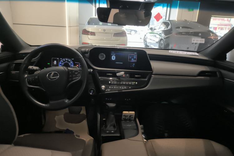 Used Lexus ES 2021 300h Deluxe Edition