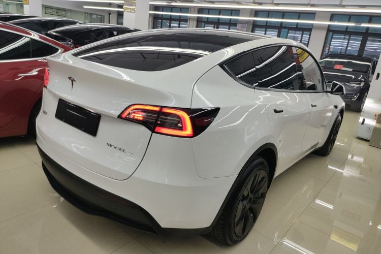 Used Tesla Model Y 2022 Long-Range All-Wheel-Drive Version