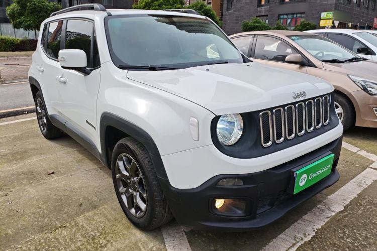 Used Jeep Renegade 2018 Connected Large Screen Version 180T Automatic Kinetic Edition+ Front Right 45 Deg