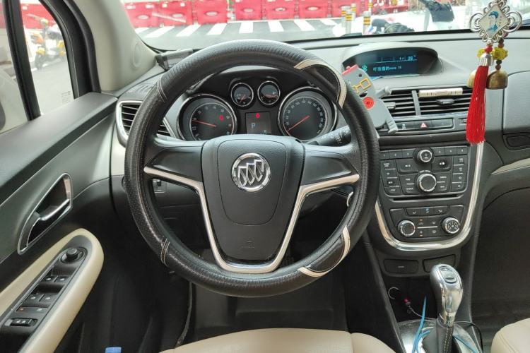 Used Buick Encore 2015 1.4T Automatic Two-Wheel Drive Urban Elite Version Steering Wheel