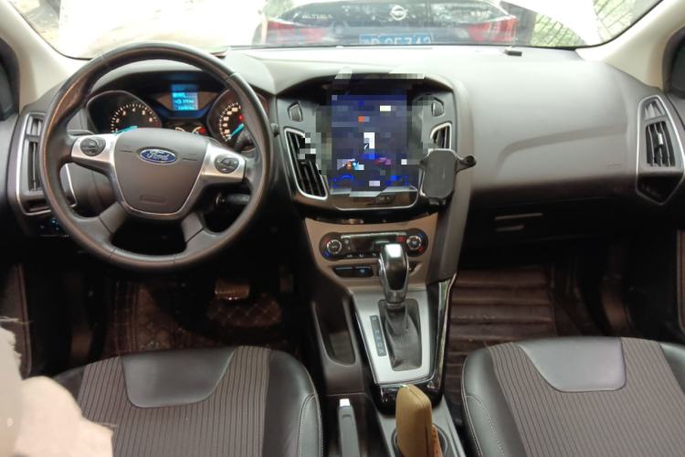 Used Ford Focus 2012 Hatchback 1.6L Automatic Fashion Edition Center Console