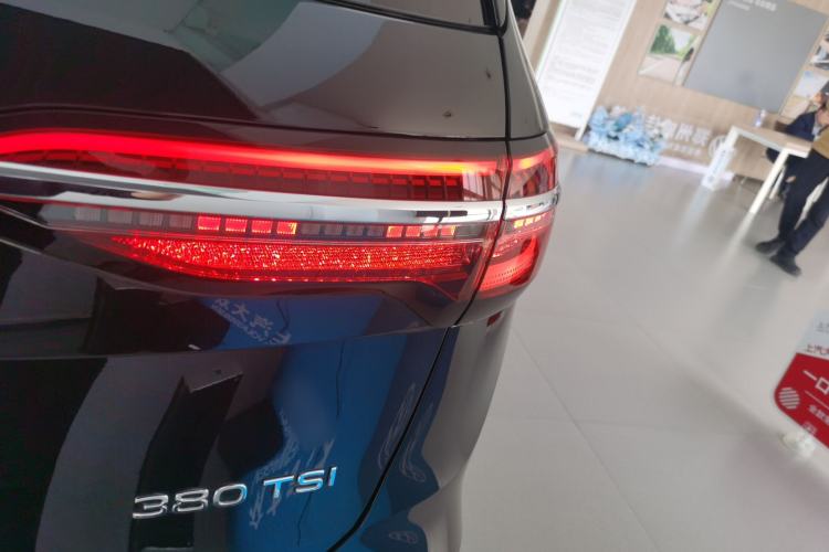 Used Volkswagen Viloran 2024 380TSI Premium Edition Right Rear Taillight